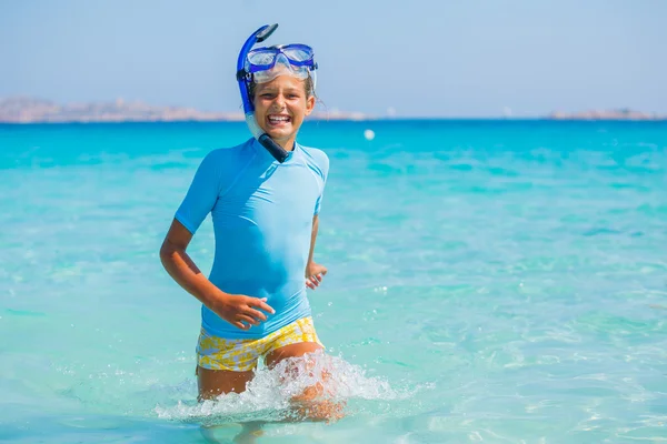 Ragazza snorkeling — Foto Stock