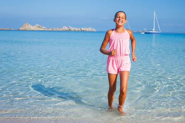 Ragazza sulla spiaggia — Foto Stock