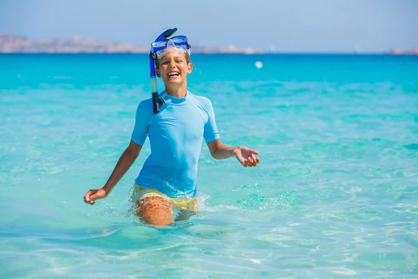 Girl snorkeling — Stock Photo, Image