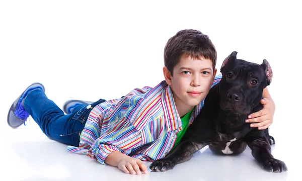 Ragazzo con il suo Pit Bull Terrier — Foto Stock