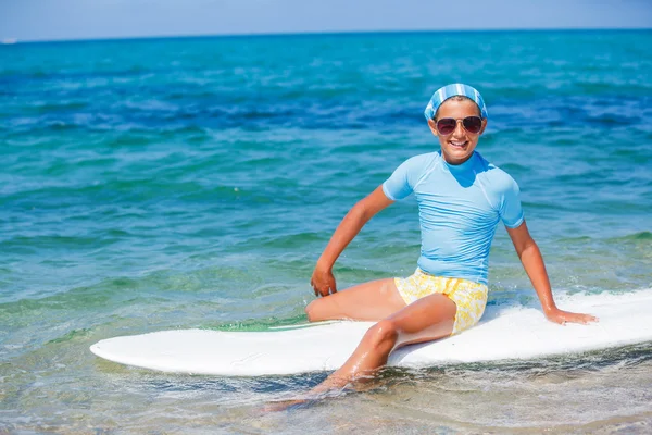 Chica con surf — Foto de Stock