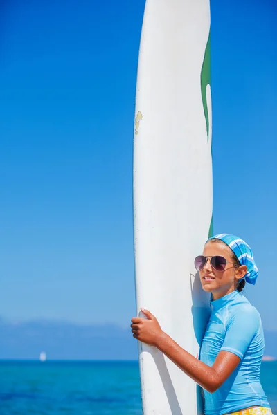 Chica con surf — Foto de Stock