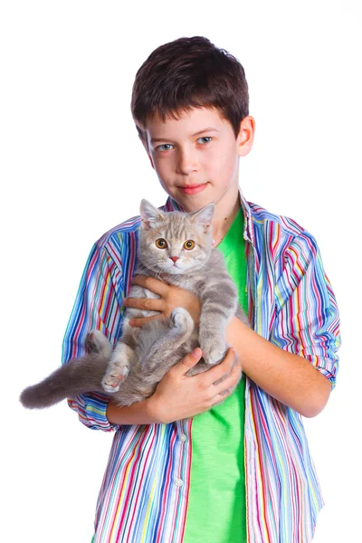 Niño con su gato —  Fotos de Stock