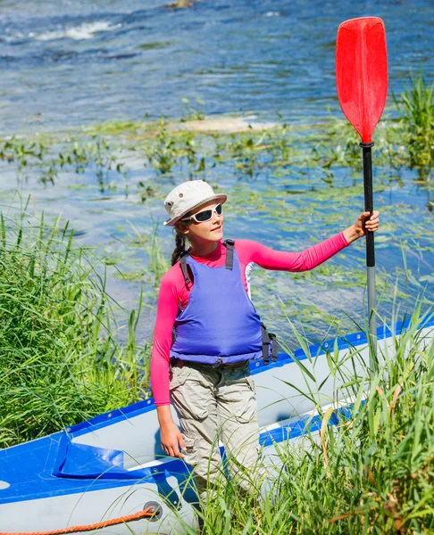 Menina de caiaque — Fotografia de Stock