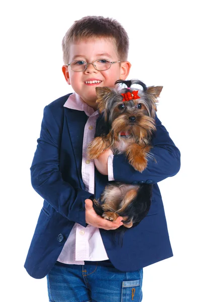 Garçon avec son Yorkshire terrier — Photo