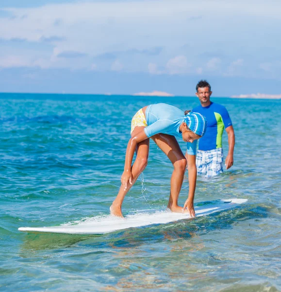 Sörf ile kız — Stok fotoğraf