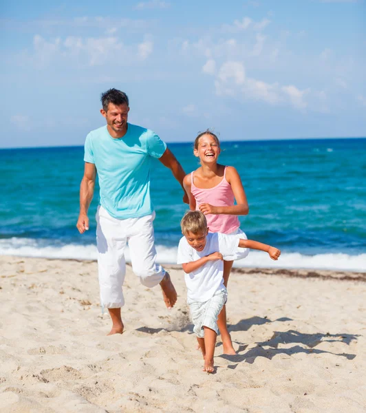 Familj spelar tillsammans. — Stockfoto