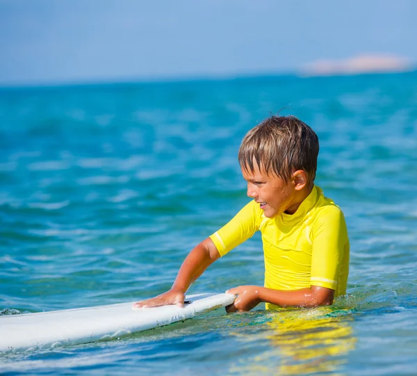 Αγόρι με surf — Φωτογραφία Αρχείου