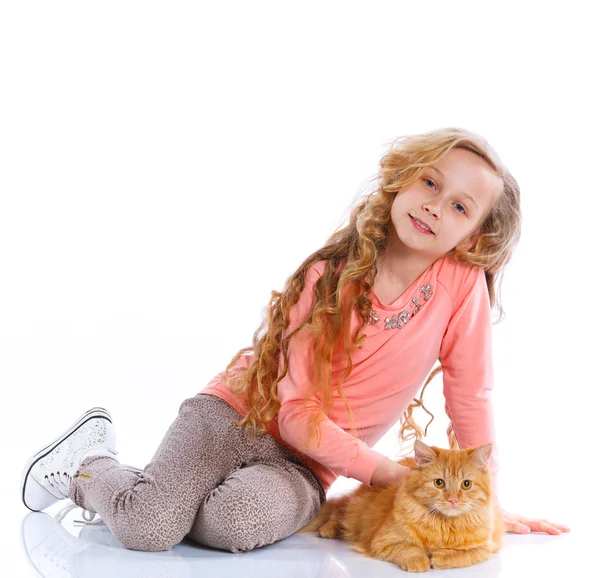 Flicka med katt — Stockfoto