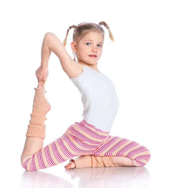 Flicka träna yoga — Stockfoto