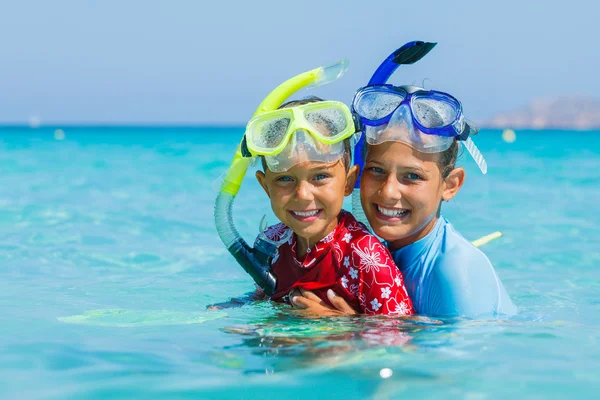 Kids snorkeling — ストック写真