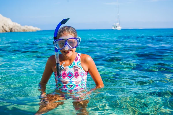 Lány, snorkeling — Stock Fotó