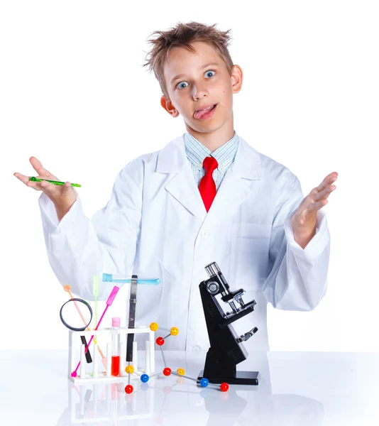 Junge begeisterte Chemikerin — Stockfoto