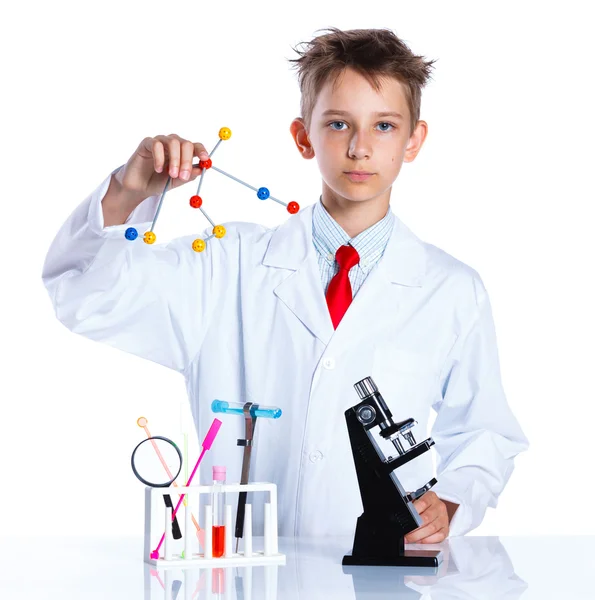 Junge begeisterte Chemikerin — Stockfoto