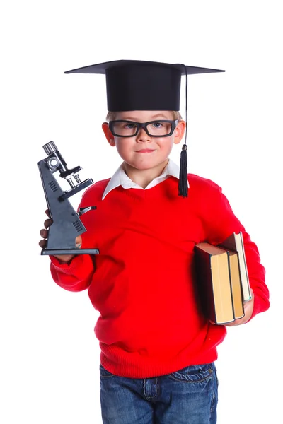 Ragazzino in cappello accademico — Foto Stock