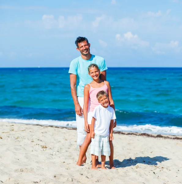 Kids and father playing on the beach. — Stock Photo, Image