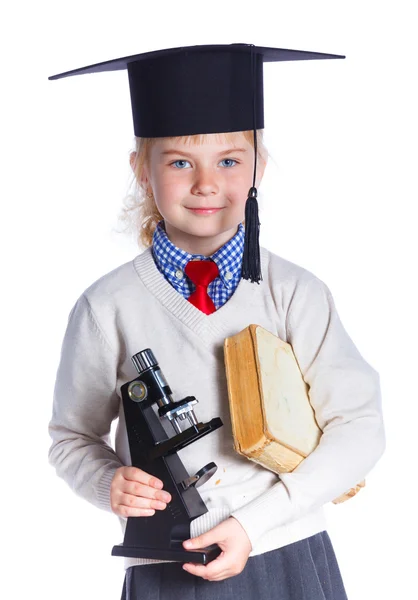 Malá holčička v akademických klobouku — Stock fotografie