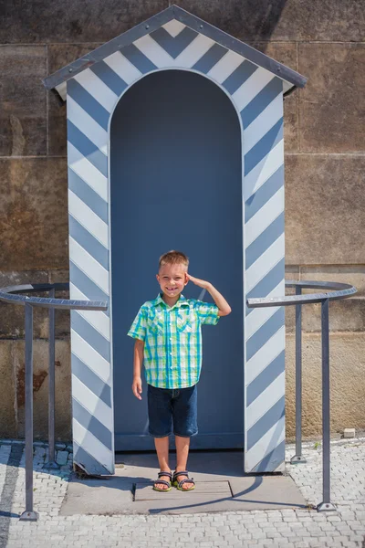 Lindo chico en Praga — Foto de Stock