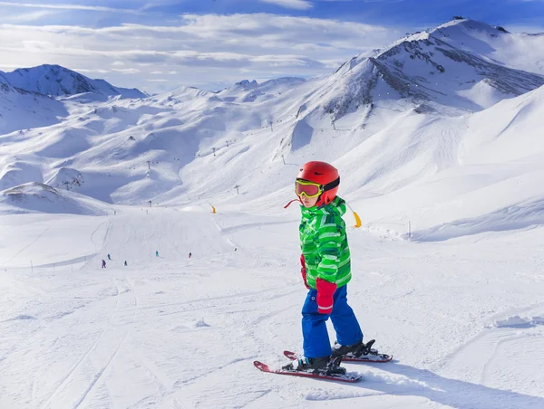 Felice sciatore ragazzo . — Foto Stock