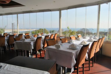 Boş Restoran, masa ve sandalyeler