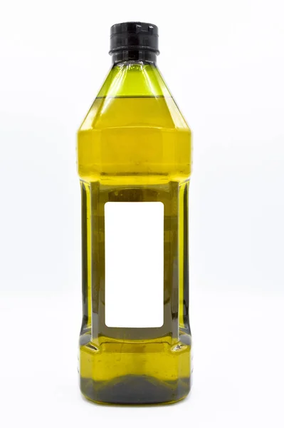 プラスチックボトルに詰められた天然オリーブオイル 使用可能な製品 白い背景に隔離された — ストック写真