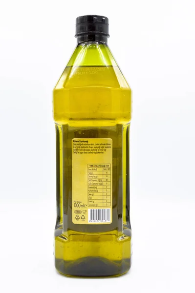トルコの1リットル プラスチックボトルに詰められた天然オリーブオイル 使用準備ができている製品 白い背景に隔離された — ストック写真