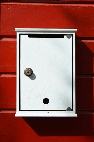 Caixa Correio Branca Metal Vintage Perto Porta Entrada Uma Casa — Fotografia de Stock