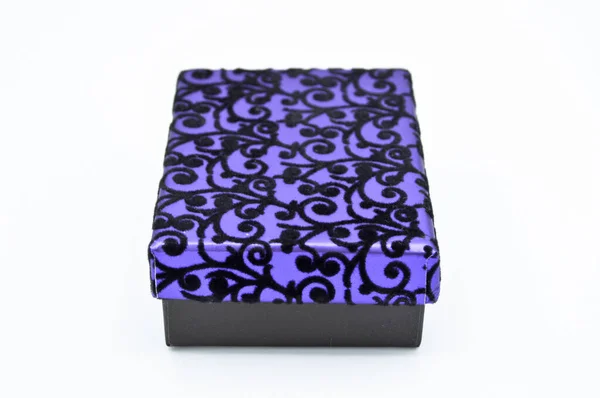华丽的紫色礼品盒 理想的节日和圣诞节礼物盒 白色背景隔离 — 图库照片