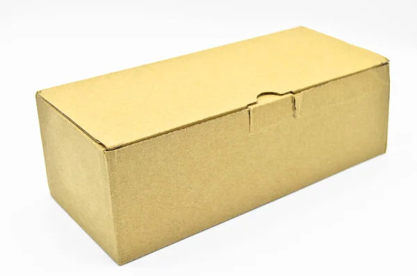 Caja Cartón Rectangular Beige Cerrada Con Tapa Cartón Ondulado Aislada — Foto de Stock