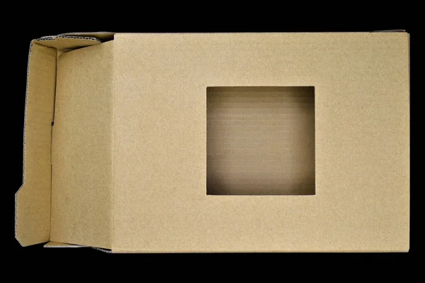 黒の背景に隔離された段ボールのオープン蓋付きベージュの長方形の段ボール箱 — ストック写真