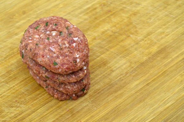 Rauwe Rundvlees Gehaktballen Gemaakt Met Verschillende Zelfgemaakte Kruiden Rundvlees Kofte — Stockfoto