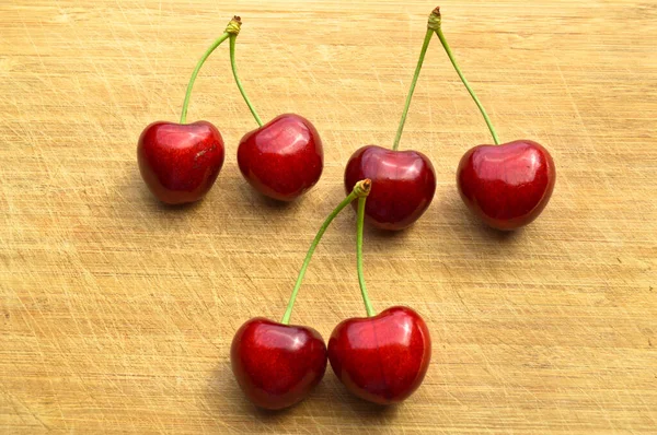 Juicy Sweet Natural Organic Fresh Cherry Sour Cherry Bamboo Cutting — Stock Photo, Image