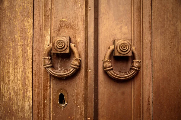 Decorativo Vintage Vecchio Stile Bussare Porta Metallo Maniglie Delle Porte — Foto Stock