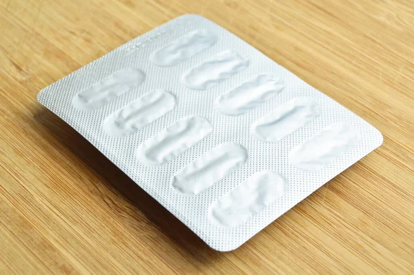 Tabletten Und Kapseln Verpackt Und Gebrauchsfertig Einer Gesunden Umgebung Isoliert — Stockfoto