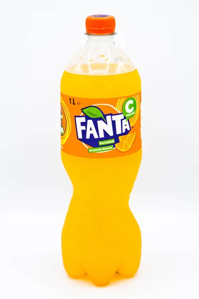 Bebidas Carbonatadas Fanta Naranja Botellas Plástico Litro Estambul Turquía Agosto —  Fotos de Stock