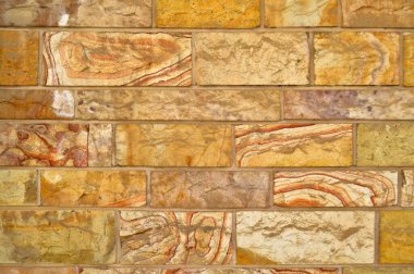 Sağlam sarı ve bej kesimli taş duvar, arka planlar için iyi, düzgün sıralanmış.