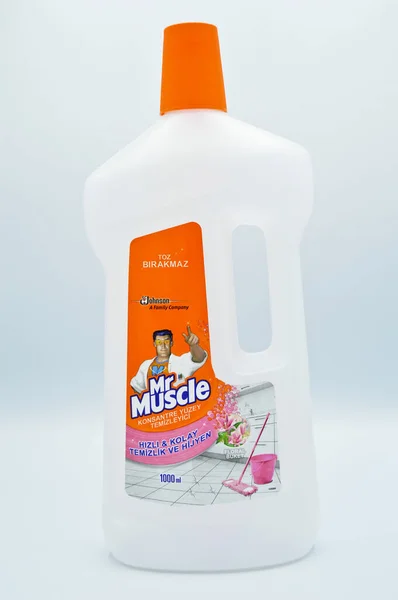 Plastic Weiße Waschmittelflasche Muscle Oberflächenreinigungsmittel Istanbul Türkei März 2019 Isoliert — Stockfoto