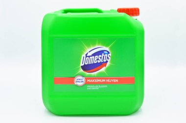 5 lt yeşil plastik şişe, güçlü temizlik ve hijyen suyu Domestos Unilever, Türkiye 17 Mart 2019