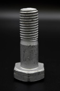 Metrik sürgülü galvanize çelik metal, siyah arkaplanda izole.