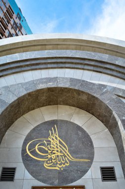 Ayşe İlicak camii, modern mimarisi İstanbul Maltepe Piazza Alışveriş Merkezi 'nin yanında, Mayıs 01 2019