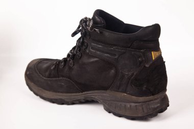 Yürüyüş ayakkabıları, beyaz bir arka plan, sağlam yürüyüş botları, güçlü yürüyüş botları.