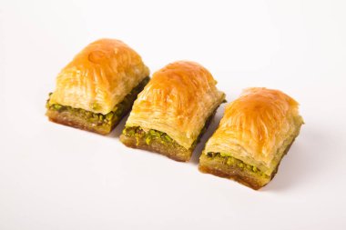 Türk mutfağının en güzel tatlılarından biri olan şam fıstıklı Baklava. Türk tatlı baklavası