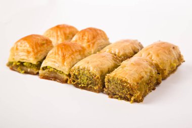Türk mutfağının en güzel tatlılarından biri olan şam fıstıklı Baklava. Türk tatlı baklavası