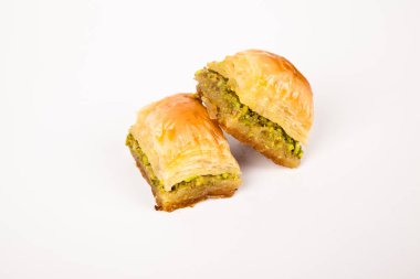 Türk mutfağının en güzel tatlılarından biri olan şam fıstıklı Baklava. Türk tatlı baklavası