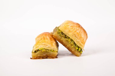 Türk mutfağının en güzel tatlılarından biri olan şam fıstıklı Baklava. Türk tatlı baklavası