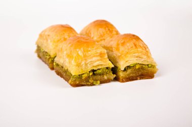 Türk mutfağının en güzel tatlılarından biri olan şam fıstıklı Baklava. Türk tatlı baklavası