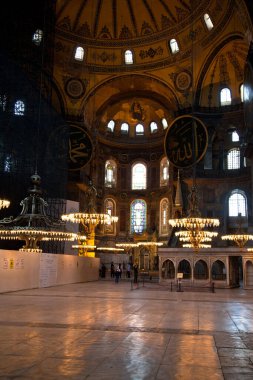 Ayasofya, İstanbul 'da bir müze, tarihi bazilika ve camidir. Bizans İmparatoru Justinianus tarafından 532-537 yılları arasında İstanbul 'da inşa edildi. Fotoğraf çekimi tarihi 14 Haziran 2020