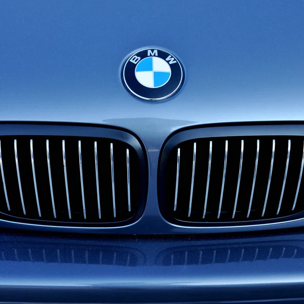 Bmw Chrome Metal Logo Luxury Car Istanbul City October 2011 — Stock Photo, Image