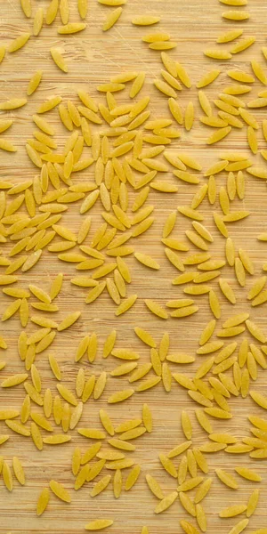 生の新鮮で健康的な乾燥有機大麦の麺の足の背景 — ストック写真