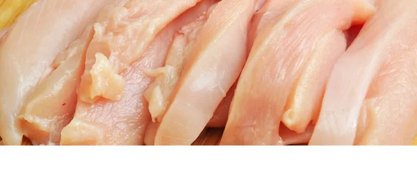 生鲜鸡胸肉片 可在切菜板上烹调 — 图库照片